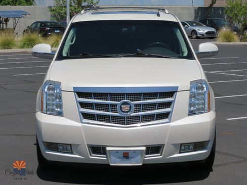 Used 2014 Cadillac Escalade ESV Platinum AWD/4WD image 34