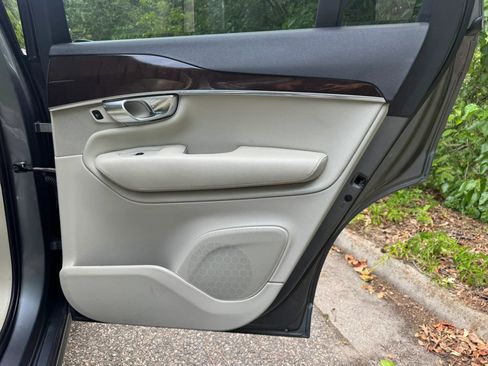 Used 2019 Volvo XC90 T6 Momentum AWD/4WD image 10