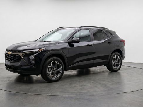 Used 2025 Chevrolet Trax LT FWD image 3
