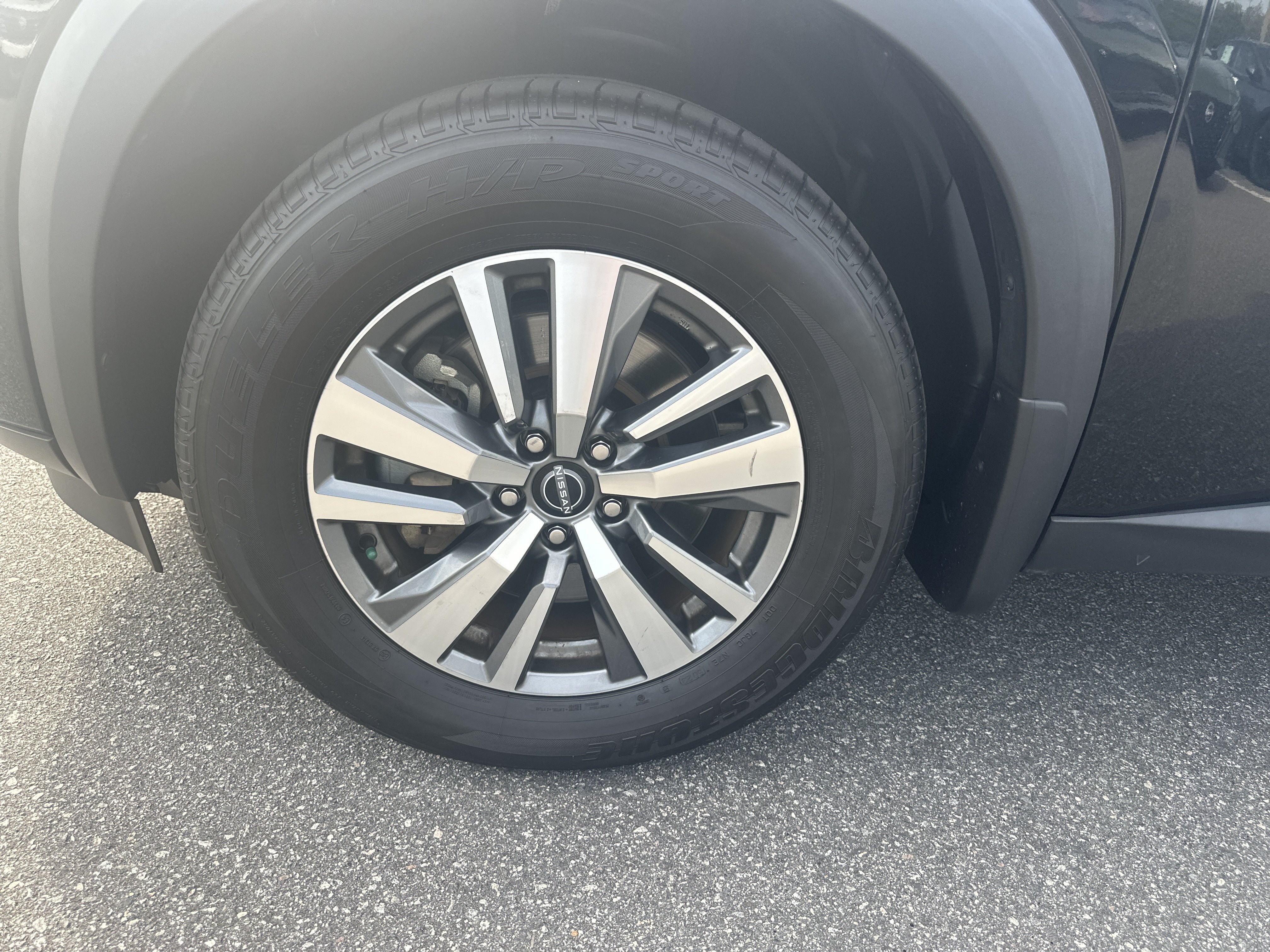 Certified 2024 Nissan Pathfinder SL w/ Black Appearance Package FWD image 9