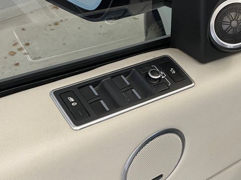 Used 2014 Land Rover Range Rover HSE image 25