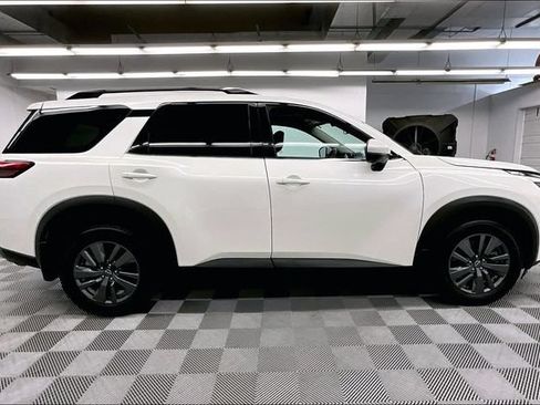 Used 2024 Nissan Pathfinder SV AWD/4WD image 16