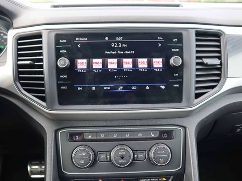 Used 2021 Volkswagen Atlas Cross Sport SE image 18