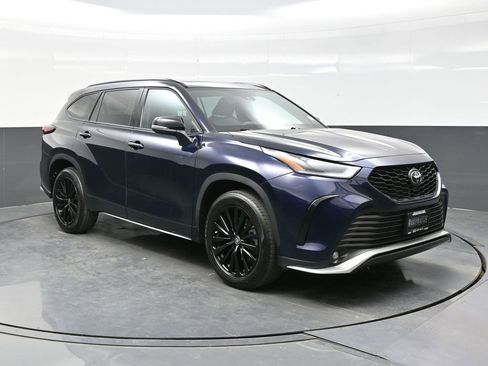 Used 2025 Toyota Highlander XSE AWD/4WD image 1