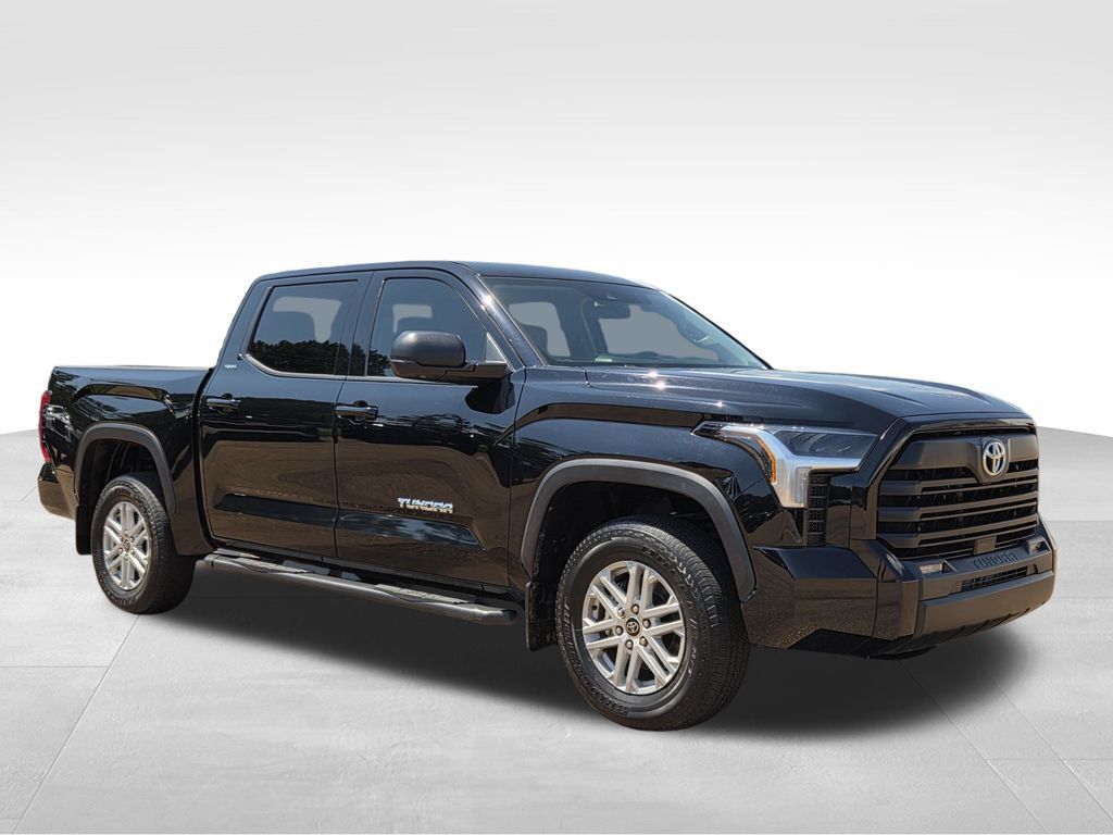 Used 2024 Toyota Tundra SR5 w/ SR5 Premium Package AWD/4WD image 4