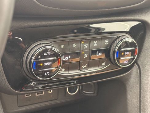 Used 2022 Buick Encore GX Select w/ Sport Touring Package image 18