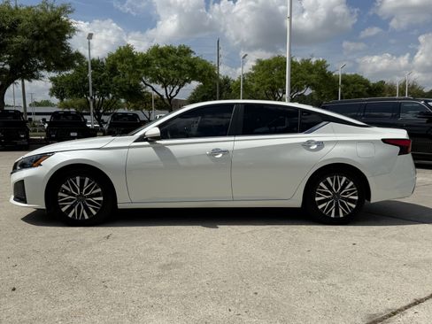 Used 2023 Nissan Altima 2.5 SV image 9