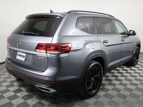 Used 2022 Volkswagen Atlas SE w/ Black Wheel Package image 2