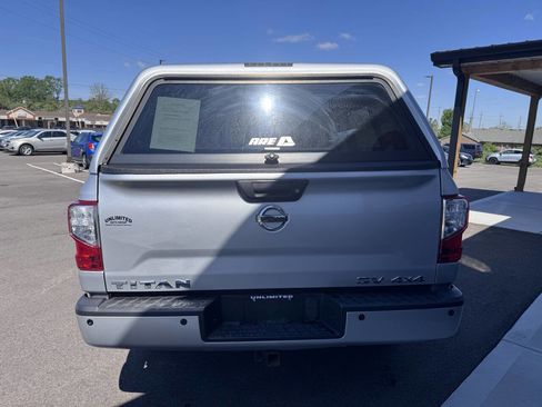 Used 2018 Nissan Titan SV w/ SV Convenience Package image 7