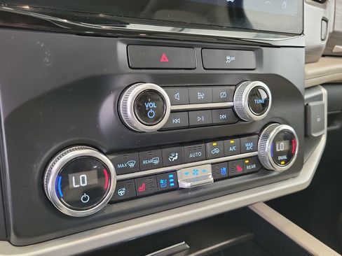 Used 2022 Ford Expedition Max Limited RWD image 32