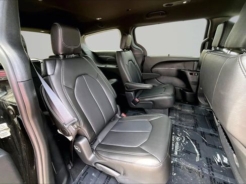 New 2026 Chrysler Pacifica Select AWD/4WD image 9
