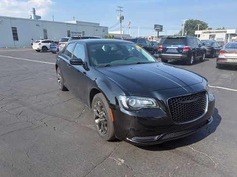 Used 2021 Chrysler 300 Touring w/ Sport Appearance Package AWD/4WD image 4