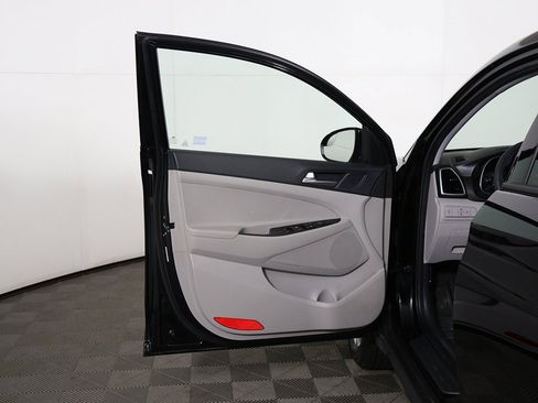 Used 2019 Hyundai Tucson SE image 15