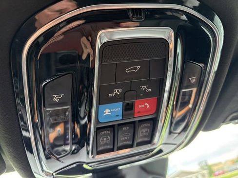 Used 2023 Jeep Grand Cherokee Summit AWD/4WD image 21
