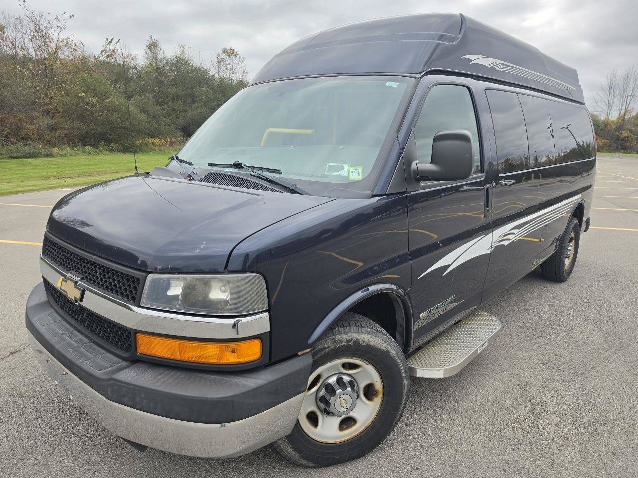 Used 2013 Chevrolet Express 3500 LT w/ LT Preferred Equipment Group RWD image 2
