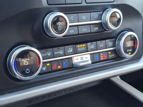 Certified 2023 Ford Expedition Limited image 25