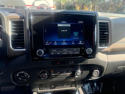 Used 2022 Nissan Frontier SV w/ Technology Package image 19