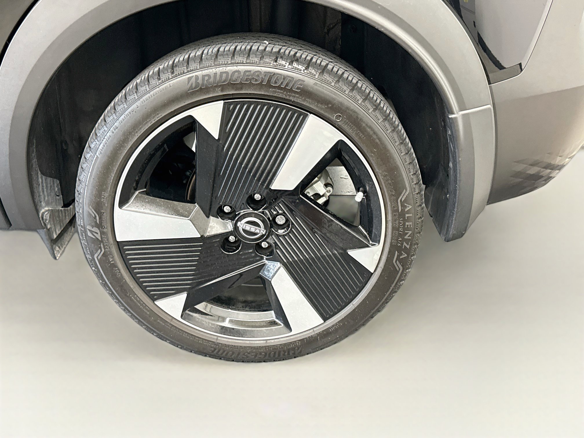 Used 2025 Nissan Kicks SR FWD image 11