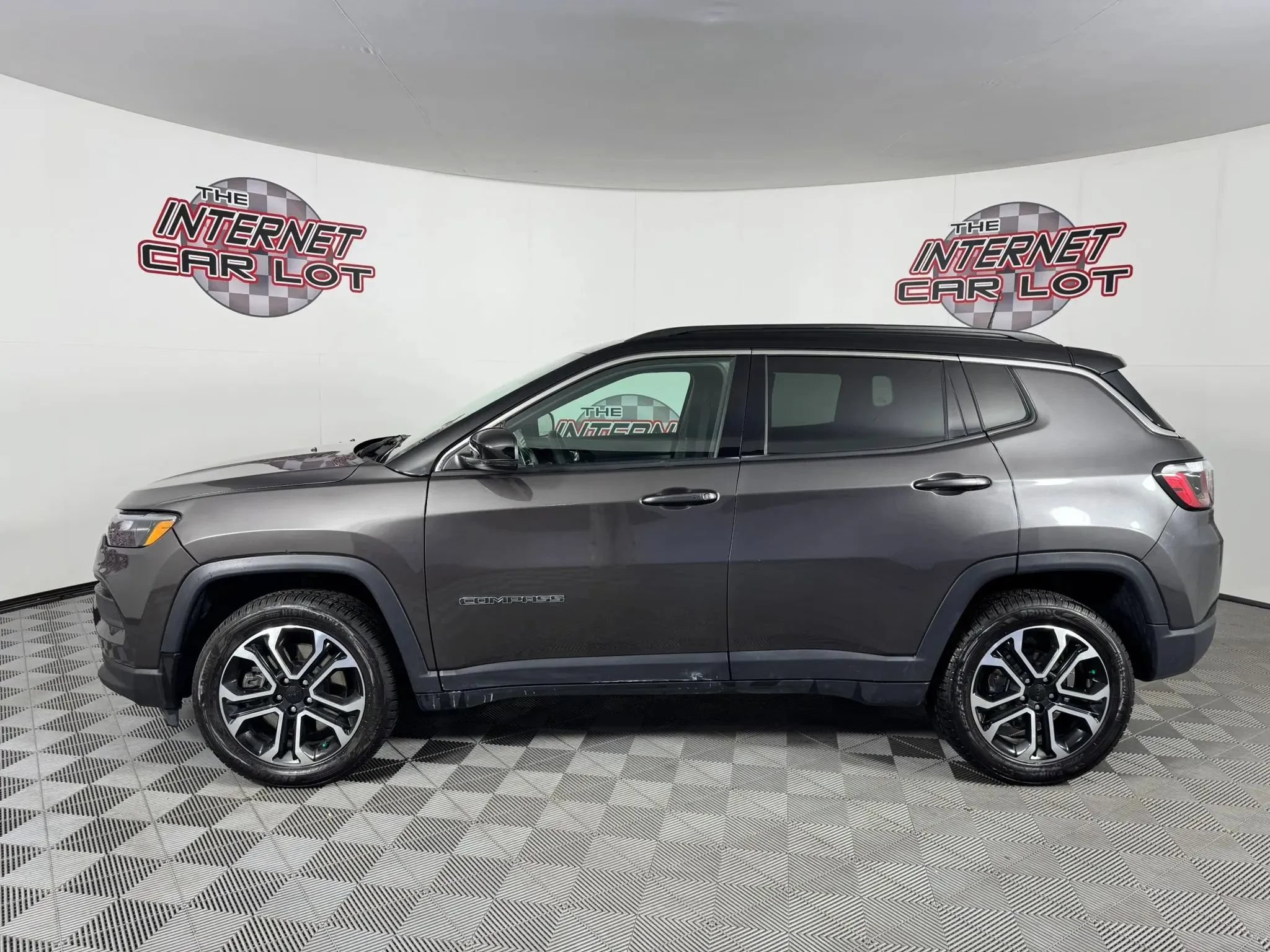Used 2023 Jeep Compass Limited AWD/4WD image 4