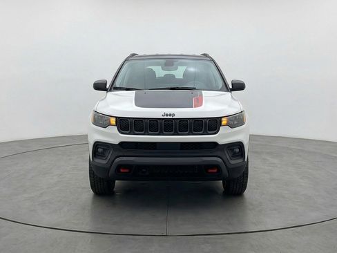 Used 2025 Jeep Compass Trailhawk AWD/4WD image 2