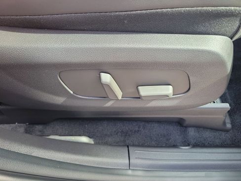 New 2026 Kia Carnival Hybrid FWD image 9
