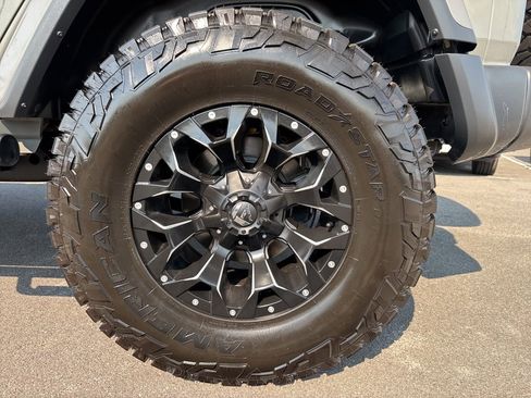 Used 2018 Jeep Wrangler Unlimited Sahara w/ Quick Order Package 24M Moab image 14