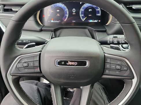 New 2025 Jeep Grand Cherokee L Altitude image 4