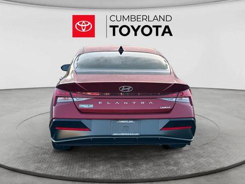 Used 2025 Hyundai Elantra Limited FWD image 4