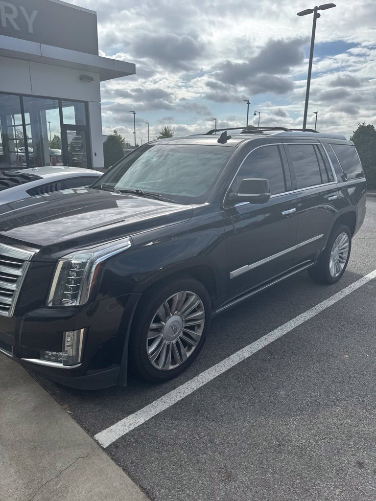 Used 2018 Cadillac Escalade Platinum AWD/4WD image 10