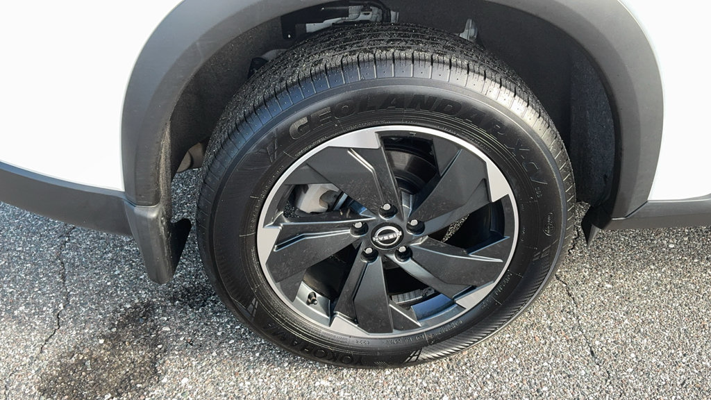 Used 2025 Nissan Rogue SV w/ SV Premium Package AWD/4WD image 11
