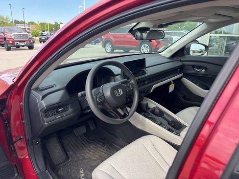 Certified 2025 Honda Accord SE image 10
