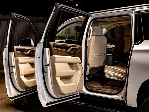 Used 2024 GMC Yukon XL Denali image 29