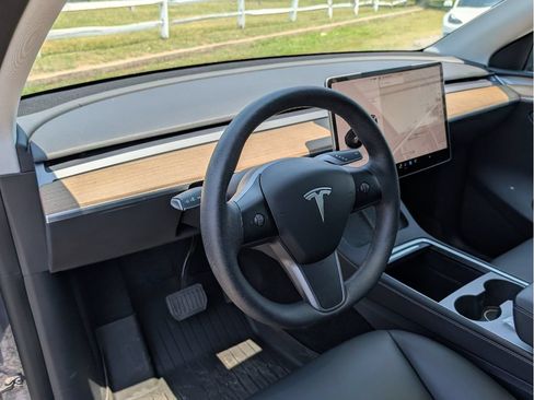 Used 2022 Tesla Model Y Long Range AWD/4WD image 19