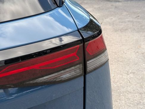 Certified 2025 Volkswagen Tiguan SE w/ Panoramic Sunroof Package AWD/4WD image 18