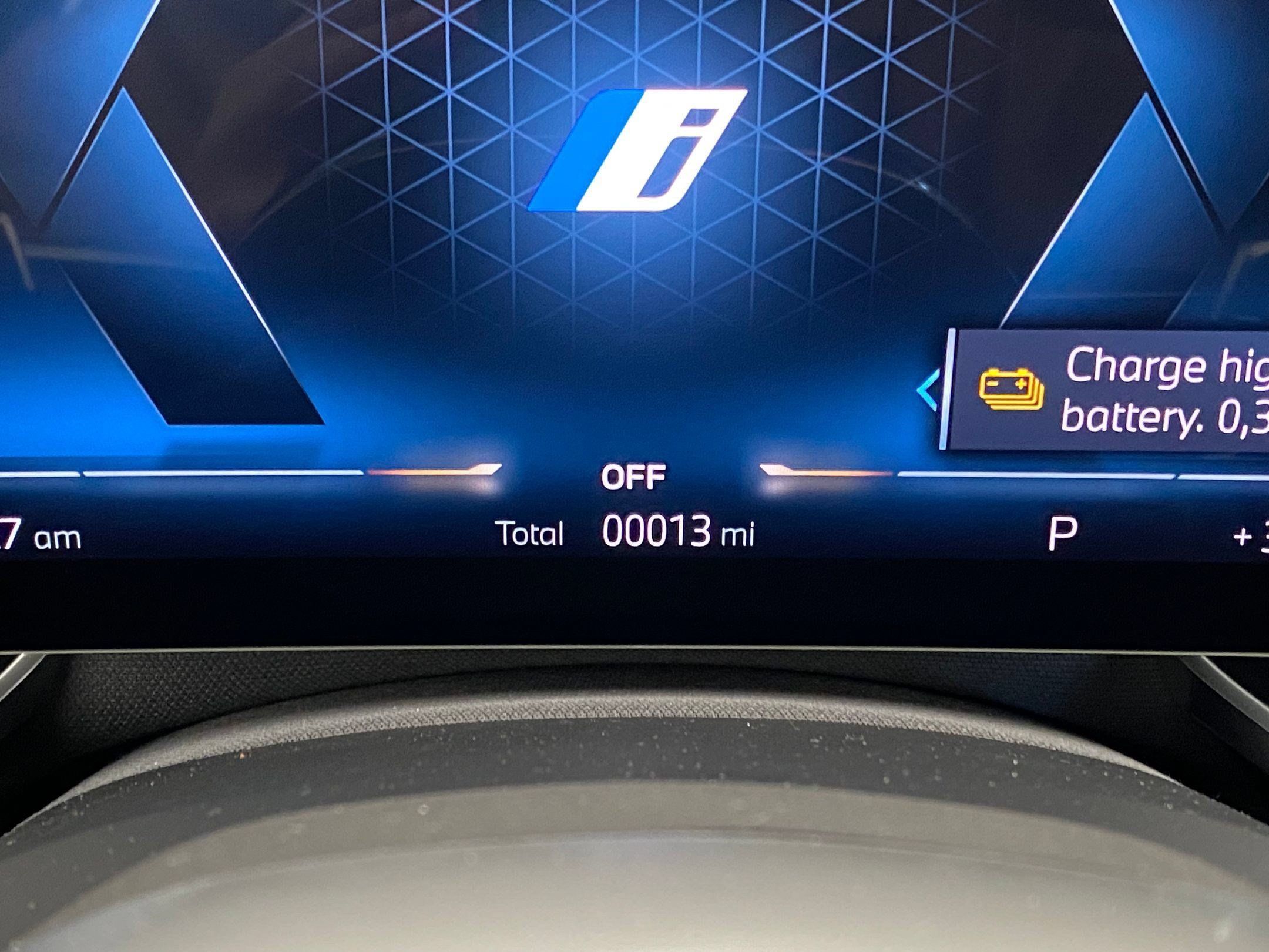 Used 2026 BMW 750e xDrive w/ Premium Package AWD/4WD image 24