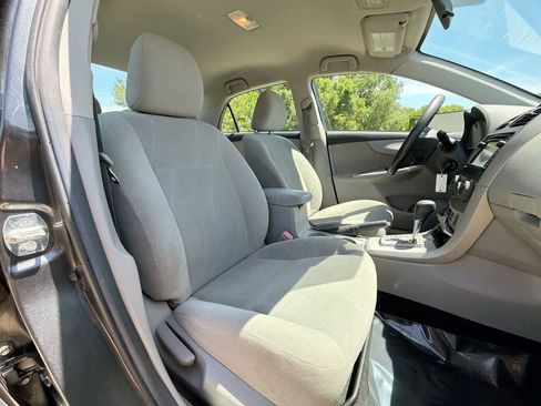 Used 2013 Toyota Corolla LE FWD image 18