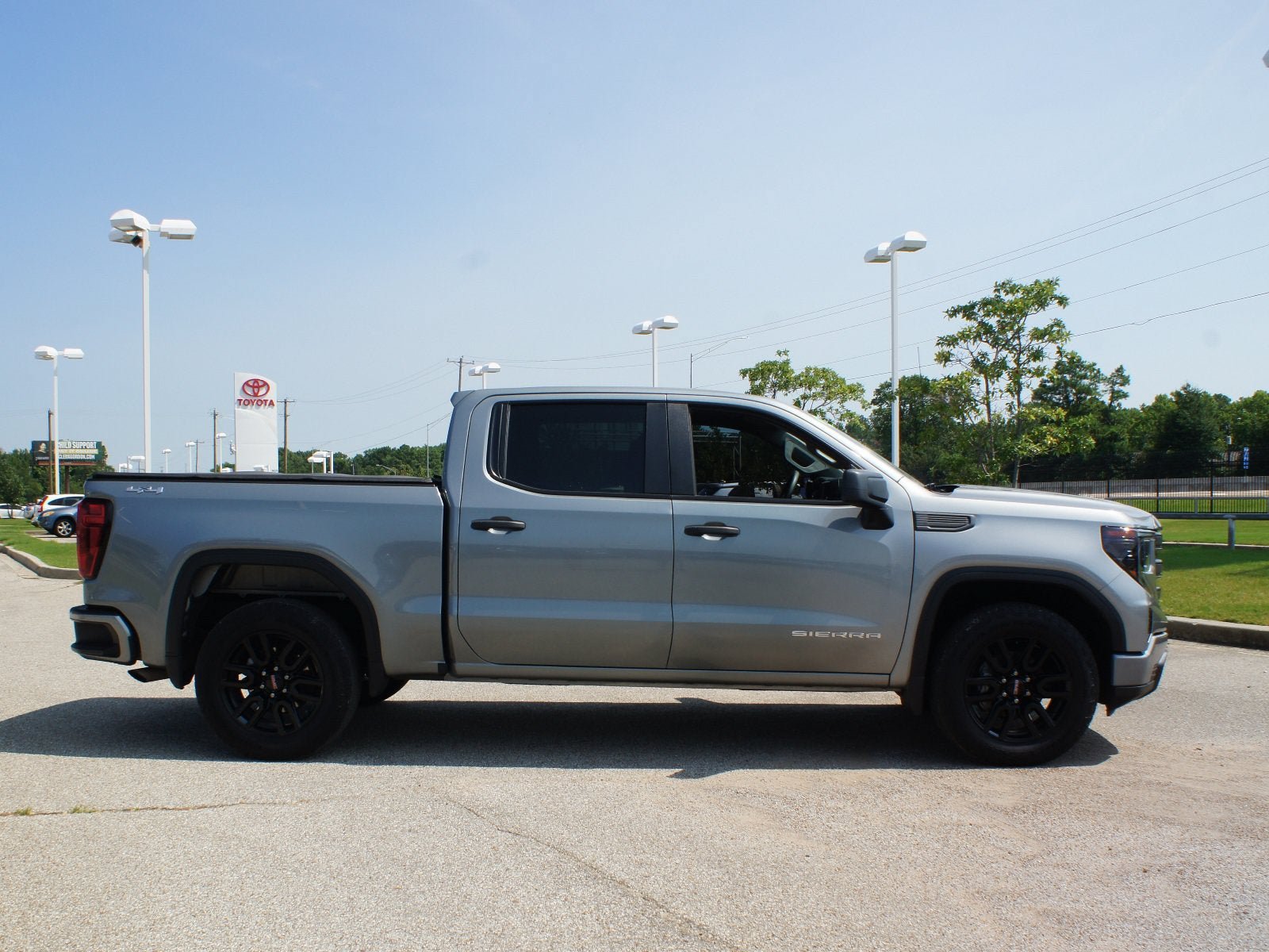Used 2024 GMC Sierra 1500 Pro w/ Graphite Edition AWD/4WD image 17
