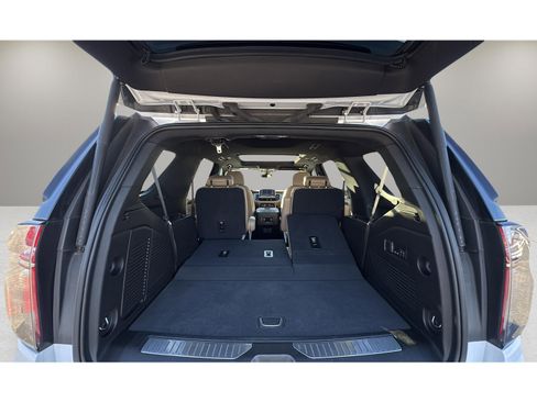 Used 2021 Chevrolet Tahoe Premier w/ Premium Package image 16