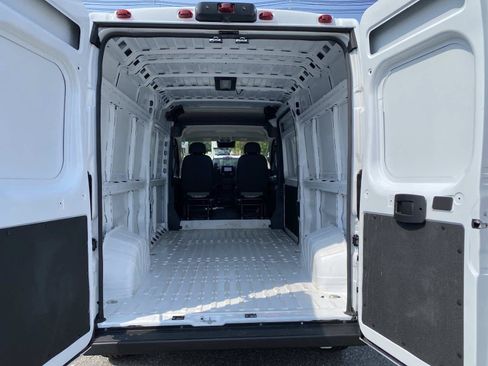 Used 2026 RAM ProMaster 2500 w/ Convenience Group FWD image 5