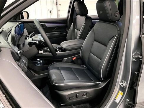 Used 2025 Buick Enclave Sport Touring w/ Power Package image 20