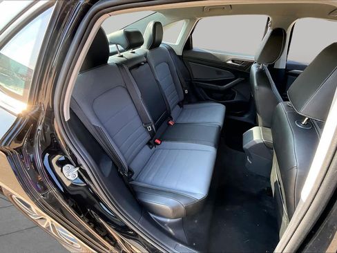 Used 2025 Volkswagen Jetta SE FWD image 18