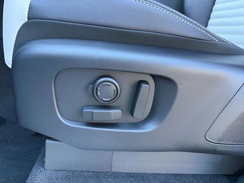New 2026 Land Rover Discovery S AWD/4WD image 18
