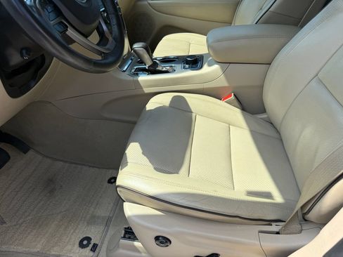Used 2019 Jeep Grand Cherokee Overland AWD/4WD image 20