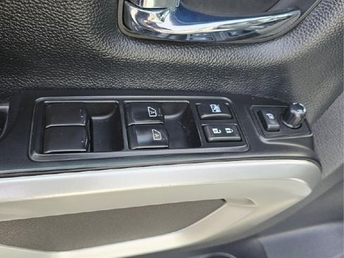 Used 2017 Nissan Titan SL AWD/4WD image 28