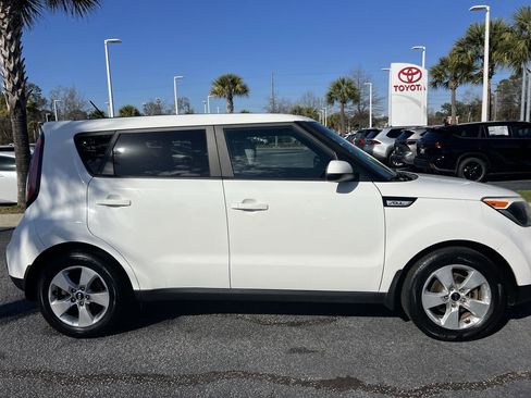 Used 2017 Kia Soul image 11