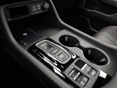 Certified 2025 Honda Pilot Black Edition image 21