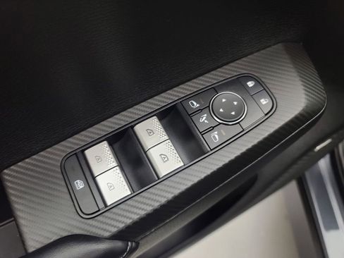 Used 2025 Mitsubishi Outlander SE image 25