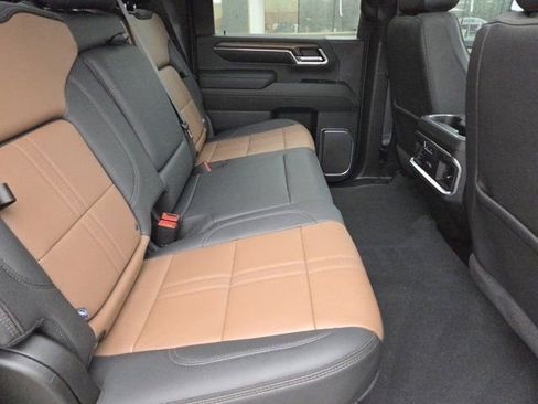 Used 2024 Chevrolet Silverado 2500 High Country w/ High Country Premium Package image 6