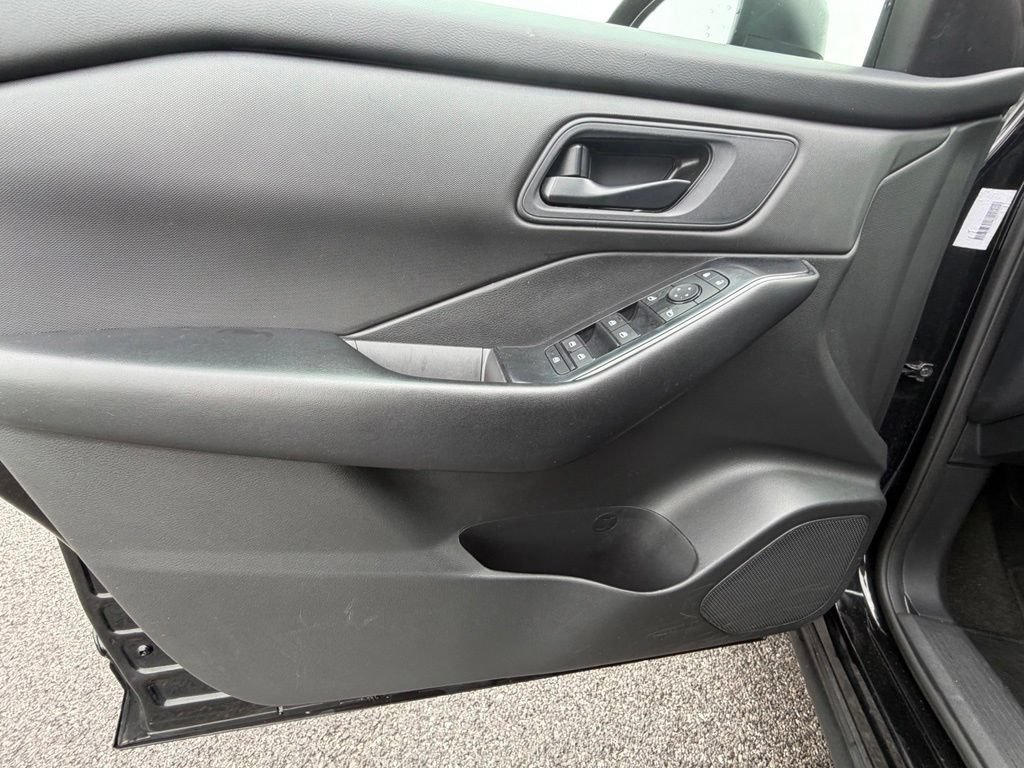 Used 2024 Nissan Rogue S AWD/4WD image 14