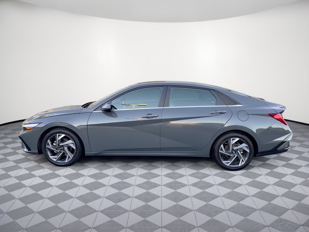 Used 2025 Hyundai Elantra SEL FWD image 2